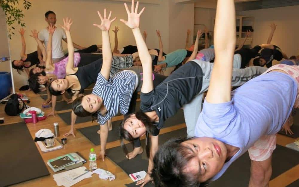 これまでのコースの総復習をしながら自分自身のヨガに磨きをかけます。